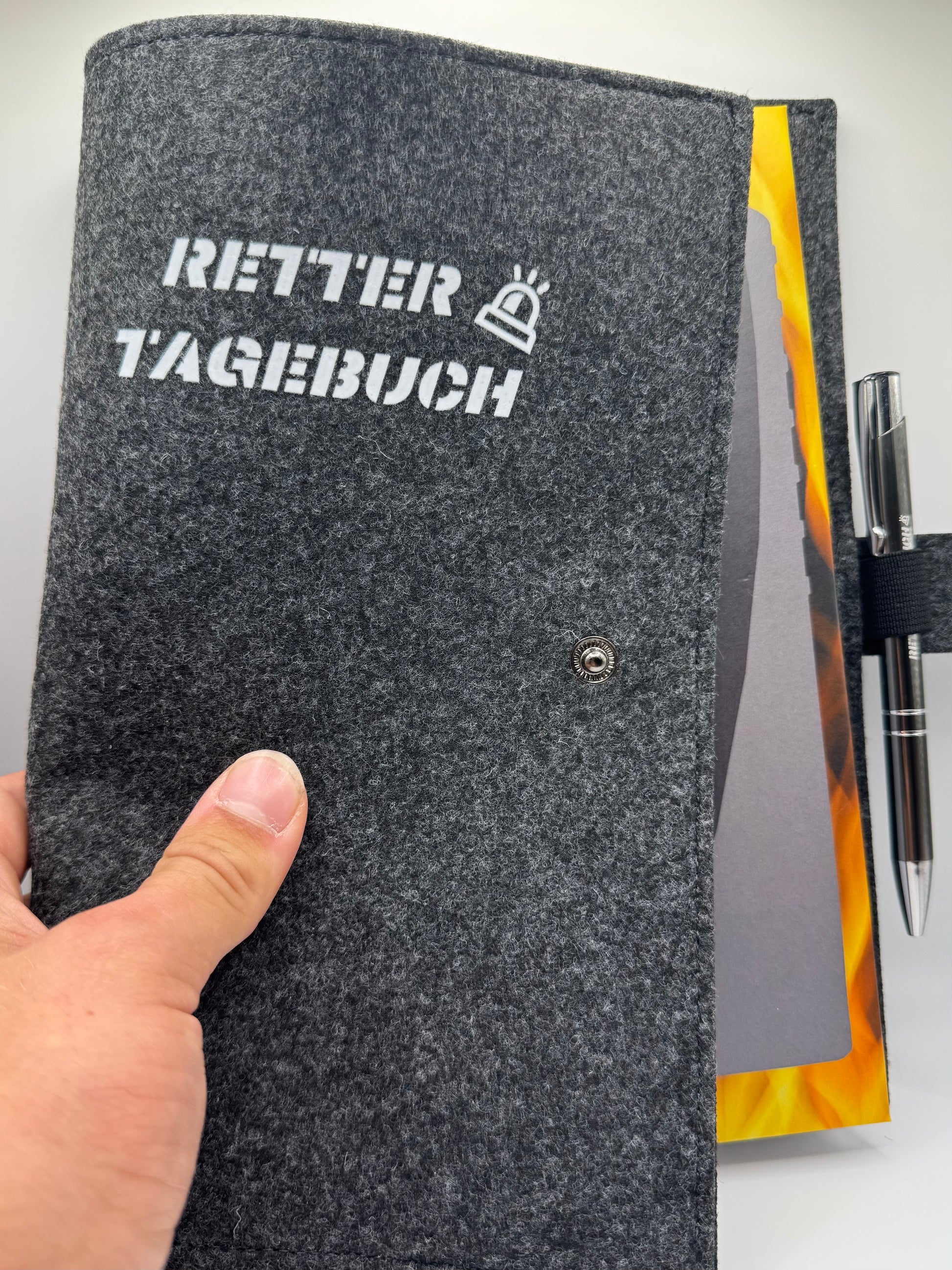 Handgefertigte Buchhülle Rettertagebuch